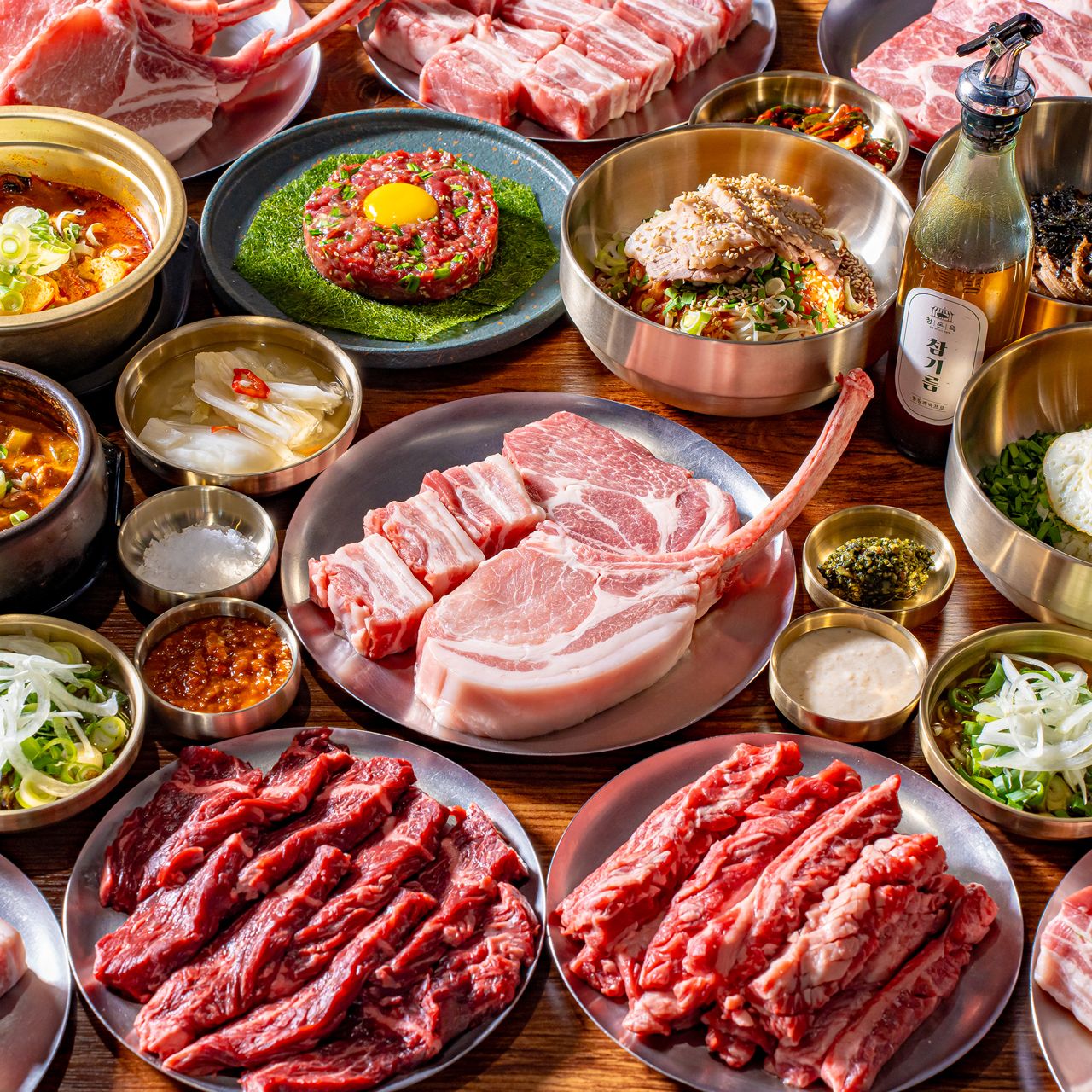 청돈옥 홍대점의 240시간 숙성 삼겹살 숯불구이